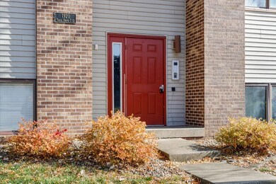 1920 Tracy Dr unit 12, Bloomington, IL 61704 - photo 3