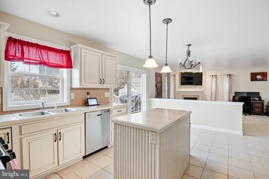 1007 Rosebud St, Reading, PA 19605 - photo 6