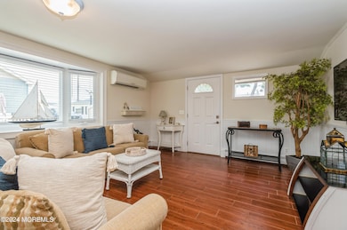 02_39EAmberjackWay_1_LivingRoom_HiRes