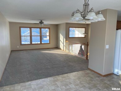 1226 W 61st St, Davenport, IA 52806 - photo 2