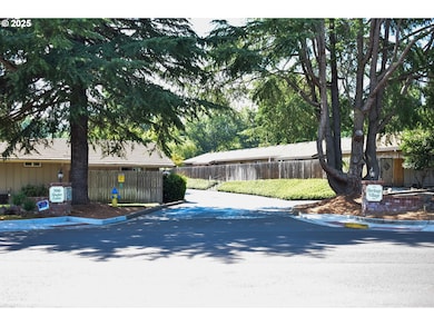 300 Shafer Ln unit B4, Jacksonville, OR 97530 - photo 5