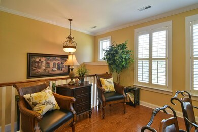 2527 kitchen sitting area