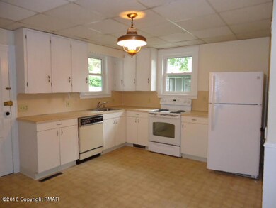 706 Scott St, Stroudsburg, PA 18360 - photo 2