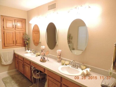 5710 E Gary St 005