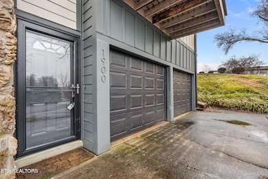 1900 Cherokee Bluff Dr, Knoxville, TN 37920 - photo 3
