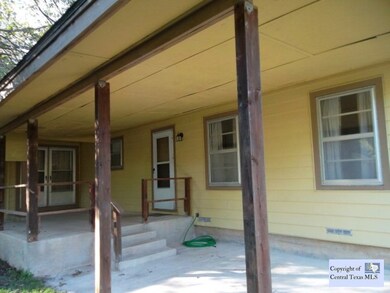 719 E Weinert St, Seguin, TX 78155 - photo 4