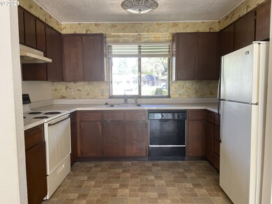 520 E Main St, Sheridan, OR 97378 - photo 5