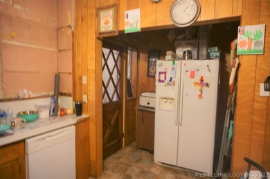 111 E Cummings St, Henryetta, OK 74437 - photo 6