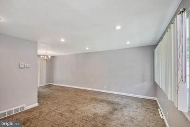 957 Carlin Dr, Southampton, PA 18966 - photo 5