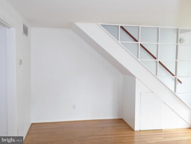 10724 Maple St, Fairfax, VA 22030 - photo 3