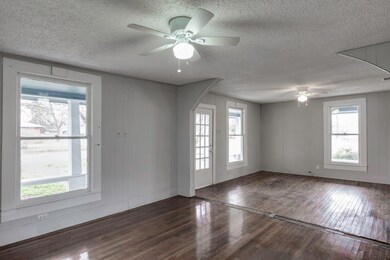 900 W Chestnut St, Denison, TX 75020 - photo 5