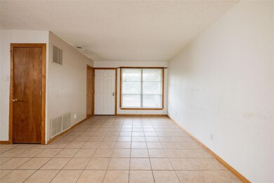 116 Bowles Ct, Hurst, TX 76053 - photo 4