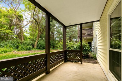 9923 Oakton Terrace Rd, Oakton, VA 22124 - photo 4