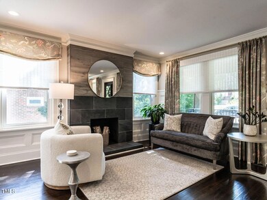 008-1280x960-living-room