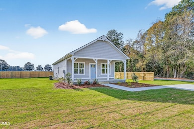 611 W Godwin St, Dunn, NC 28334 - photo 3