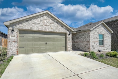 112 Bovine Dr, Newark, TX 76071 - photo 2