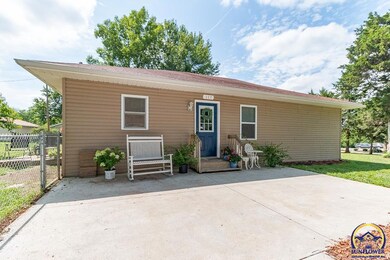 117 W 2nd St, Hoyt, KS 66440 - photo 4