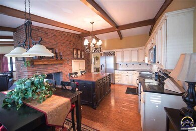 2011 SW Brooklyn Ave, Topeka, KS 66611 - photo 2