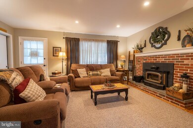 233 W Walnut St, Souderton, PA 18964 - photo 7