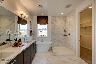 En suite bathroom (model home)