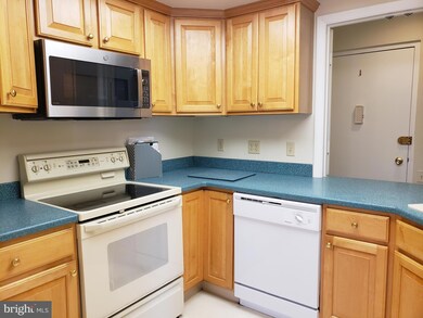 3600 Gleneagles Dr unit 72D, Silver Spring, MD 20906 - photo 4