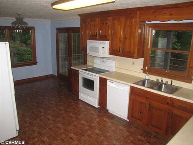 Kitchen - Other view of the kitchen showing French