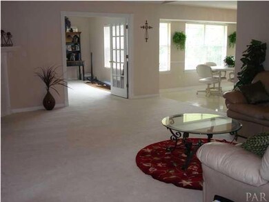 2129 Hollyhill Rd, Pensacola, FL 32526 - photo 2