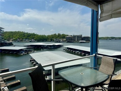 Covered Deck with Sunshades