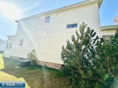 205 5th St NW, Chisholm, MN 55719 - photo 6