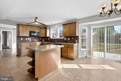 8135 Highpoint Rd, Clearwater Beach, MD 21226 - photo 7