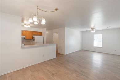 957 N Windermere Dr, Moore, OK 73160 - photo 5