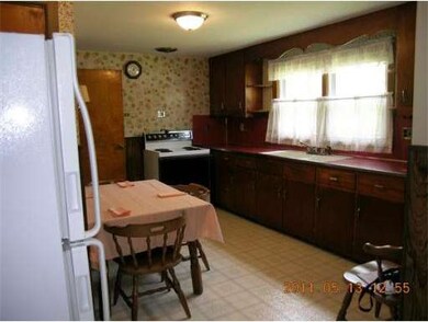 2 Foss St, Westfield, MA 01085 - photo 6