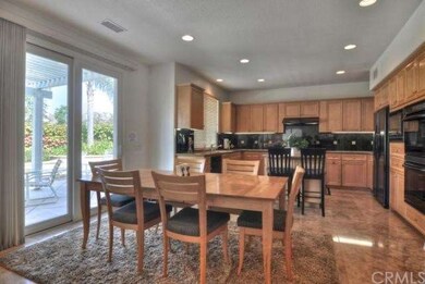 Spacious breakfast nook 