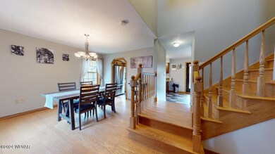 Foyer/dining room