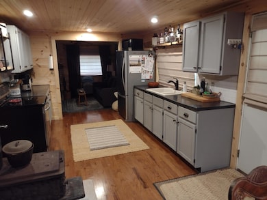 7129 Evergreen Ln, Fennville, MI 49408 - photo 4