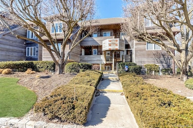 104 Fox Hill Dr unit 104, Calverton, NY 11933 - photo 4