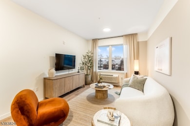 431 Doctor Martin Luther King Junior Blvd unit 311, East Orange, NJ 07018 - photo 2