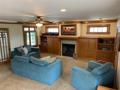 2325 Hillcrest Dr SE, Cedar Rapids, IA 52403 - photo 5