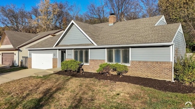 2018 Crossgate Dr, Lawrence, KS 66047 - photo 3