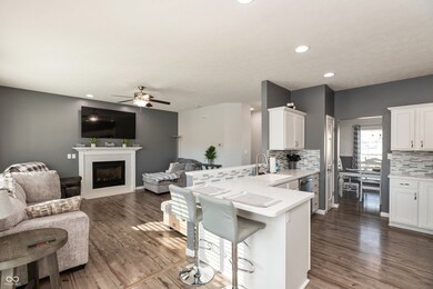 5607 Regency Dr, Columbus, IN 47203 - photo 6