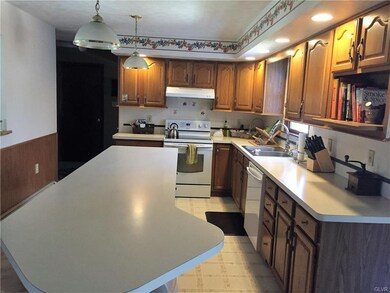 1195 Smith Gap Rd, Bath, PA 18014 - photo 5