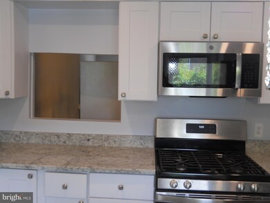 3079 White Birch Ct, Fairfax, VA 22031 - photo 2