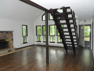 129 Bayberry Ct, East Stroudsburg, PA 18301 - photo 4