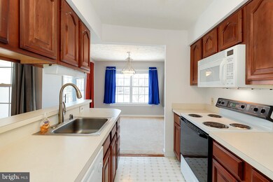 2406 Forest Edge Ct unit 203, Odenton, MD 21113 - photo 6