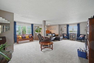 819 Olinda Ave, Des Moines, IA 50315 - photo 2