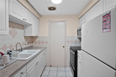 76 Park St unit 5, Pawtucket, RI 02860 - photo 2