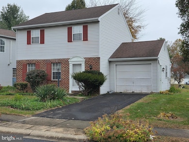 439 Coreopsis Dr, Lancaster, PA 17602 - photo 2