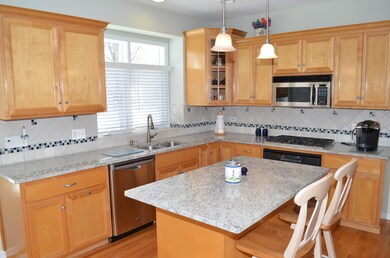 612 Spruce Ct, Oswego, IL 60543 - photo 3