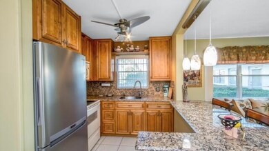 408 Windsor R, West Palm Beach, FL 33417 - photo 4