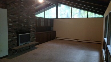 83 Morgan Cir, Amherst, MA 01002 - photo 4